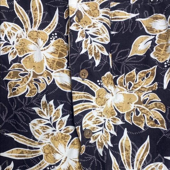 Milano Bay Black and Tan Hawaiian Casual Button Down Shirt - Picture 5 of 8